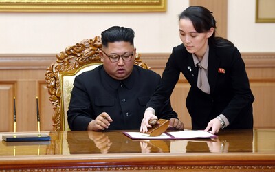 Trump posílal svou rádkyni, aby svedla Kim Čong-una. Udělej to pro tým, smál se, když na ni diktátor mrkl