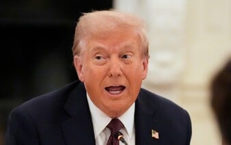 Trump přejmenoval Pentagon na ministerstvo války. Podepsal oficiální dekret