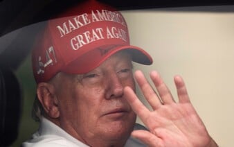 Trump prekvapivo reaguje na kauzu skupinového četu v aplikácii Signal. Jeden z jeho najbližších mal na mále