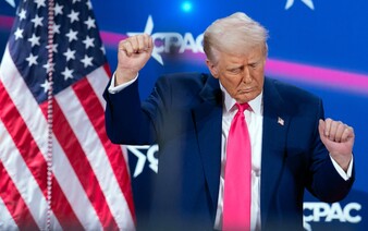 Trump žiada späť peniaze poslané Ukrajine. Majú mu ich vrátiť v podobe ropy alebo vzácnych zemín