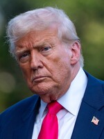 Trumpovo jméno se údajně objevilo v Epsteinových spisech. Prezident je navzdory slibům odmítá zveřejnit