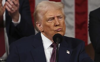 Trumpův historicky nejdelší projev: Pochlubil se dopisem od Zelenského a prohlásil, že „tak či onak“ získá Grónsko