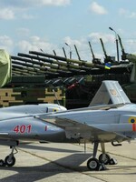 Turecký dron Bayraktar je postrachem a ničivou zbraní v boji Ukrajiny proti Rusku. Ukrajinci mu už složili písničku