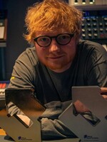 Turné Eda Sheerana vydělalo již 740 milionů dolarů. Zpěvák pokořil světový rekord U2 z roku 2011