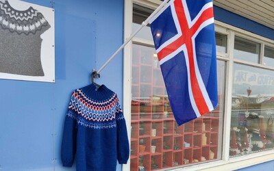 Těchto 10 věcí o Islandu (možná) nevíš. Nahé sprchování s místními, hotdog jako národní jídlo i doteky s čerstvou lávou
