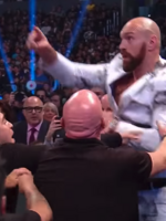 Tyson Fury se nechal vyprovokovat během wrestlingového zápasu. Musela ho držet ochranka