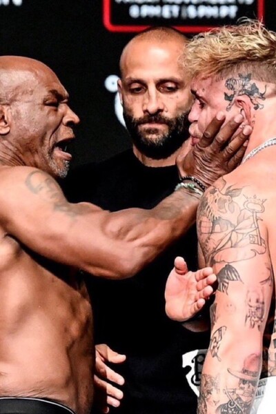 Tyson vs. Paul: Predzápasový staredown bol plný emócií. Mike uštedril svojmu protivníkovi facku, ten sa mu na oplátku vysmial 