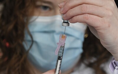 Týždeň po odvysielaní reportáže RTVS o úmrtí údajne súvisiacom s AstraZenecy sa z očkovania odhlásilo viac ako 21-tisíc ľudí