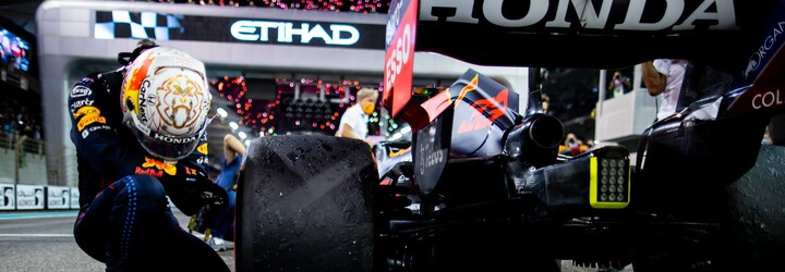 Týždeň v športe: Verstappen majstrom F1, Mercedes protestuje, CR7 spájaný s Realom, raritný gól v NHL a strašidelný pád lyžiarky
