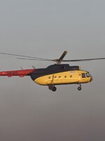 U Prahy došlo k pádu vrtulníku. Dvoučlenná posádka na místě zemřela