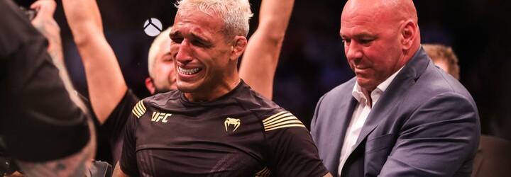 UFC má po Nurmagomedovi nového šampiona lehké váhy. Conor McGregor jej už popichuje