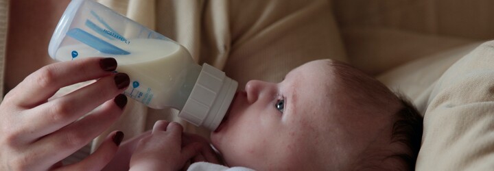 USA bojují s největším výpadkem kojenecké výživy v novodobé historii. Pomůže firma z Austrálie