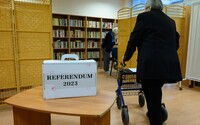Účasť na referende je zatiaľ minimálna. V niektorých okresoch sa pohybuje pod 10 %