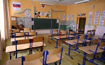 Učitelia na Slovensku dnes hromadne prídu do práce v čiernom. Od ministra chcú viac peňazí