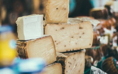 Údené čipsy aj syry čakajú zmeny. EÚ varuje pred rizikom DNA, výrobcovia musia meniť recepty