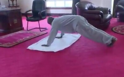 Ugandský prezident nahral video, v ktorom občanom ukazuje, ako si zacvičiť u seba doma. V krajine je zakázané cvičiť vonku