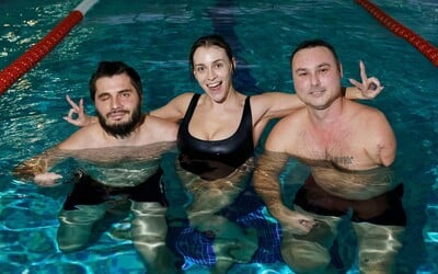 Ukrajinská pornohviezda zbiera peniaze pre vojakov, ktorí prišli o končatiny. Nafotila s nimi koketné fotky v bazéne