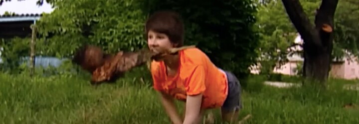 Ukrajinské dievča vychovali psy: Keď Oxanu našli, nevedela rozprávať, len štekať. Chodila po štyroch a jedla odpadky