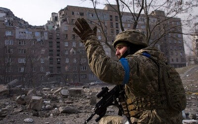 Ukrajinští vojáci ignorovali ruské ultimátum a obraňují Mariupol i nadále. Rusko chce zlikvidovat veškerý odpor