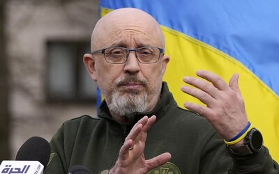 Ukrajinský ministr obrany oznámil rezignaci, Zelenskyj ho plánoval odvolat