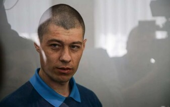 Ukrajinský soud poslal ruského tankistu na 10 let do vězení. Záměrně střílel na obytný dům v Černihivu