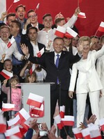 Ultrakonzervatívny národniar Duda vyhral prezidentské voľby v Poľsku. „Ideológiu" LGBT označil za väčšie zlo než komunizmus.