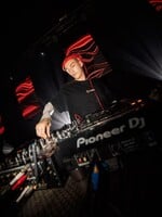 Unikátne sety, ktoré sú soundtrackom mestských ulíc. Týchto mladých DJ-ov zo Slovenska a Česka by si mal poznať (ARTIST SPOTLIGHT)