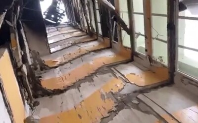 Unikli zábery zvnútra zničeného paneláku, schody sa úplne zrútili. Hasiči ukončili požiarne práce v zničenej bytovke v Prešove