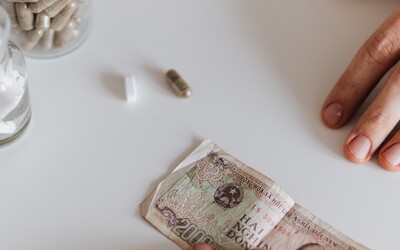 Úplatky lékařům dávají spíše mladí lidé. Co dalšího ukazuje průzkum?
