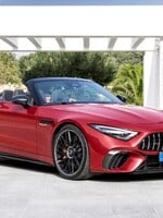 Úplne nový Mercedes-AMG SL má plátennú strechu, 2 + 2 interiér, pohon oboch náprav a motory V8