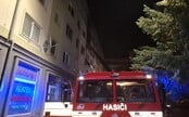 Úrady vyhlásili mimoriadnu situáciu. Valaskú pohltil oheň, požiar zasiahol 16 bytov
