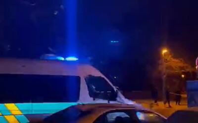 Útočník na ulici v Praze pobodal dvě ženy, zaútočil i na policisty. Je po smrti