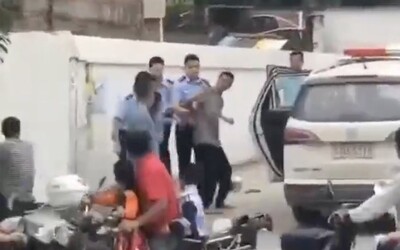 Útočník v Číně napadl ve školce děti nožem. Tři zemřely