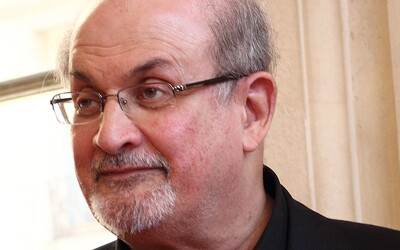 Útočník v New Yorku pobodal spisovatele Salmana Rushdieho, autora Satanských veršů