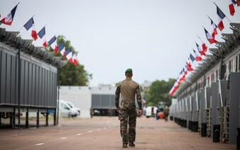 Útočník v Paríži na vlakovej stanici dobodal vojaka. Muž sa vraj chcel pomstiť za zabíjanie ľudí v jeho krajine