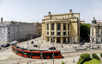 Útok na Šafárikovom námestí: Muž napadol skupinu mladých za to, že hovorili po maďarsky