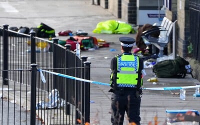 Útok nožem ve vlaku: Policie vyloučila terorismus, v poutech skončili dva Britové