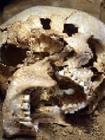 Uvarené ľudské lebky v nádobách vykopali aj na území dnešného Slovenska. Aj tu robili kedysi obetné a magické rituály