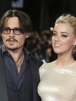 Milion fanoušků žádá, aby Amber Heard vyškrtli z Aquamana 2. Chtějí, aby o roli přišla jako Johnny Depp ve Fantastických zvířatech