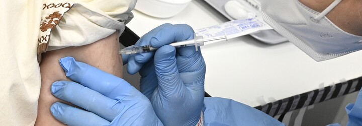 Už 70 % Češek a Čechů projevuje ochotu nechat se očkovat. Zájem stoupá s úrovní vzdělání