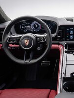 Už aj nová Panamera príde v interiéri o niektoré tradičné prvky značky Porsche, jej palubná doska prejde digitalizáciou