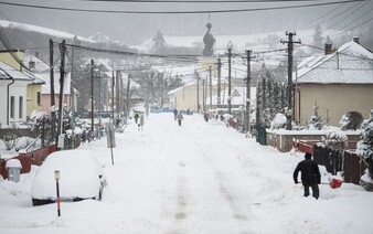 Už o niekoľko hodín na Slovensku udrie prvá snehová kalamita. Tieto oblasti kriticky zasiahne