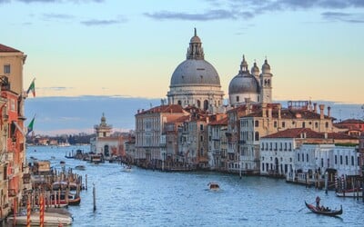 Už vieme, koľko eur budeš musieť zaplatiť za vstup do Benátok. Mesto oznámilo, odkedy začne turistom účtovať nový poplatok
