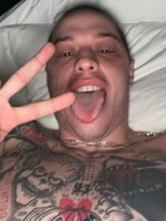 Už vraj nie sú cool. Ľudia si hromadne odstraňujú tetovania, nastupuje trend čistej pokožky