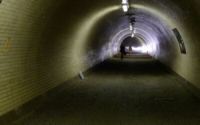 Uzavřel se Žižkovský tunel pro pěší do Karlína, opravy mají trvat dva týdny