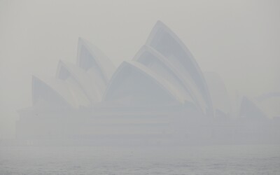 V Austrálii sa ľudia dusia: Lesné požiare zhoršujú kvalitu vzduchu, Sydney zahalil oblak hustého dymu