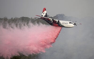 V Austrálii se zřítilo hasičské letadlo, o život přišli tři lidé. Úřady připisují nehodu aktuálním požárům