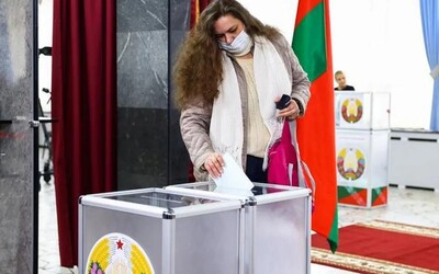 V Bělorusku byly zahájeny celostátní volby. Lidé si mohou vybrat jen ze čtyř stran, zbylé mají zákaz