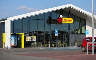 V Biedronke ľudia kupovali alkohol za extrémne nízku cenu. Zákazníci si odnášali plné košíky značkovej whiskey