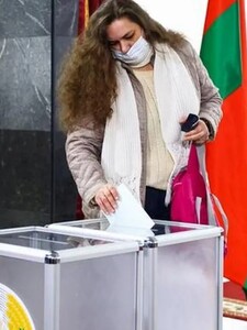 V Bielorusku sa začali celoštátne voľby bez nezávislých pozorovateľov. Ľudia si môžu vybrať len zo 4 strán, zvyšné majú zákaz